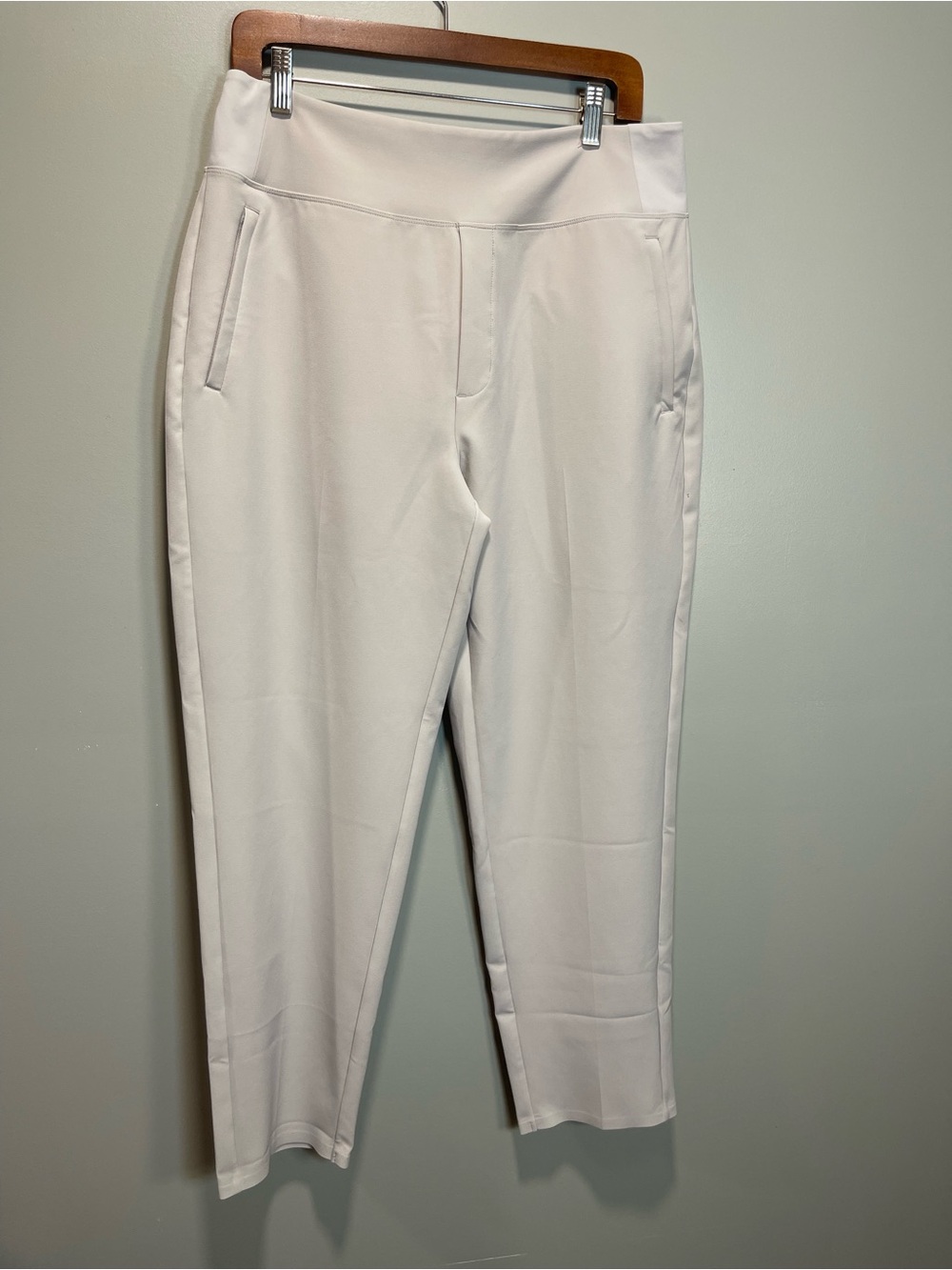 Athleta Women’s Size 12 White/Cream Cropped Pull-On Ankle Pants
